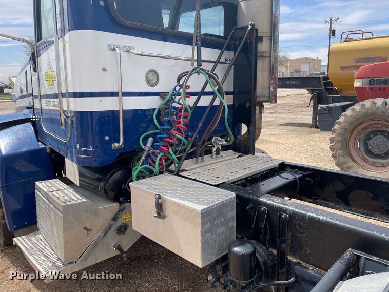 image for item DJ5029 2006 Peterbilt 385  semi truck