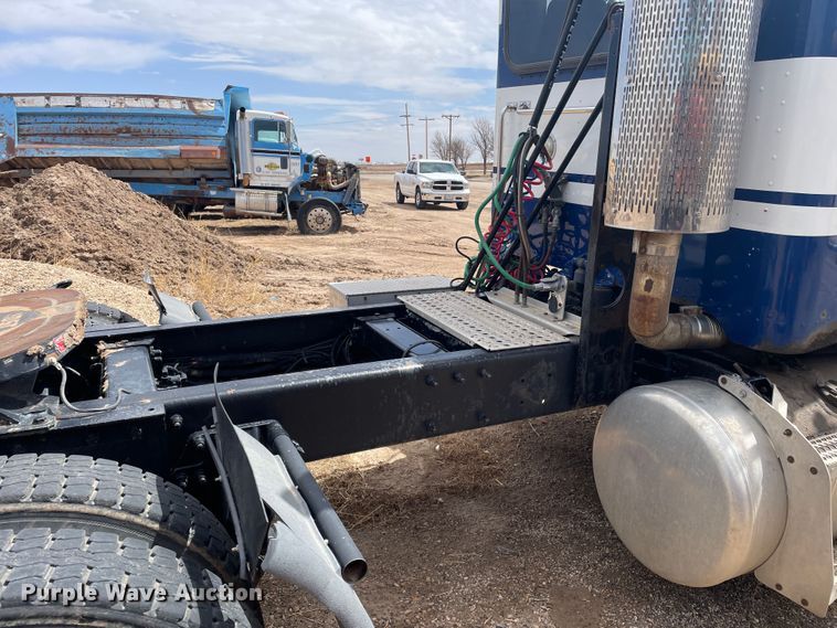 image for item DJ5029 2006 Peterbilt 385  semi truck