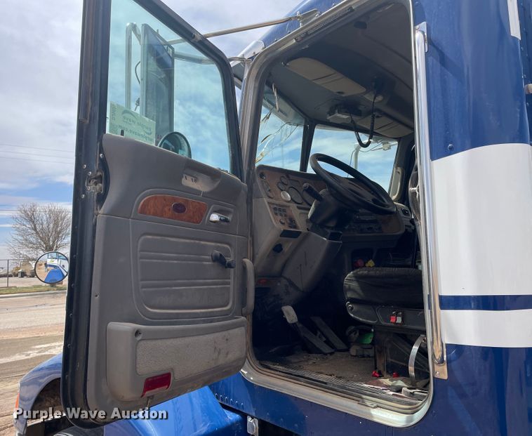 image for item DJ5029 2006 Peterbilt 385  semi truck