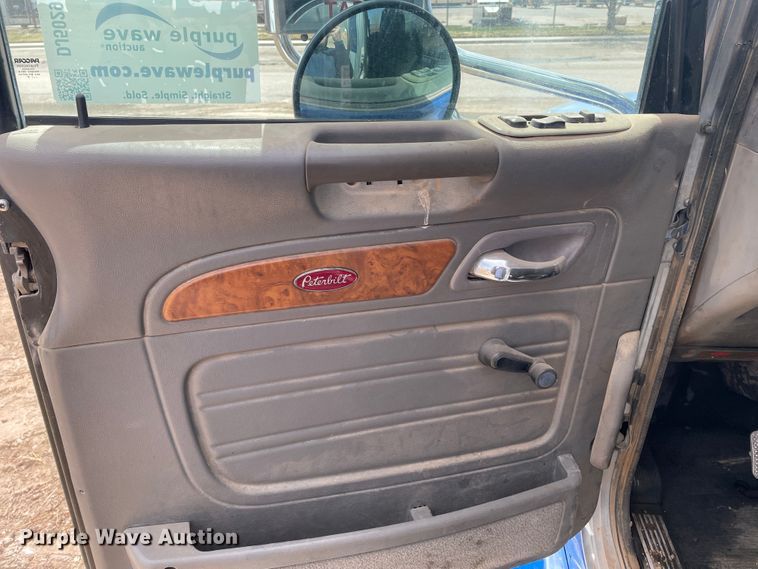 image for item DJ5029 2006 Peterbilt 385  semi truck