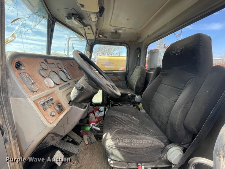 image for item DJ5029 2006 Peterbilt 385  semi truck