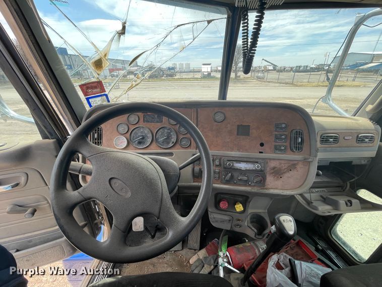 image for item DJ5029 2006 Peterbilt 385  semi truck