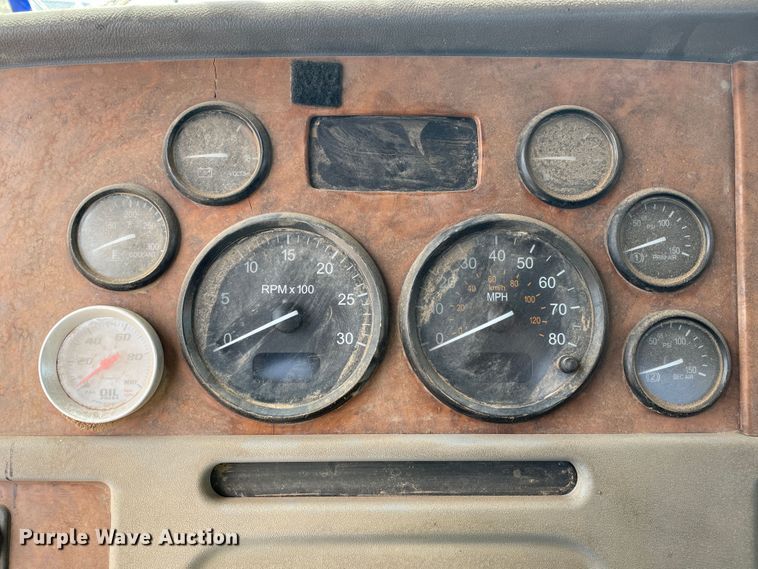 image for item DJ5029 2006 Peterbilt 385  semi truck