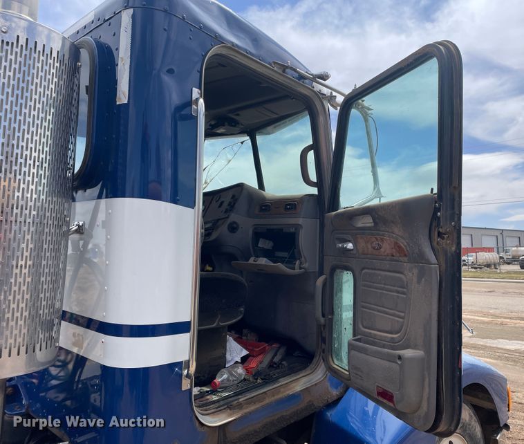 image for item DJ5029 2006 Peterbilt 385  semi truck