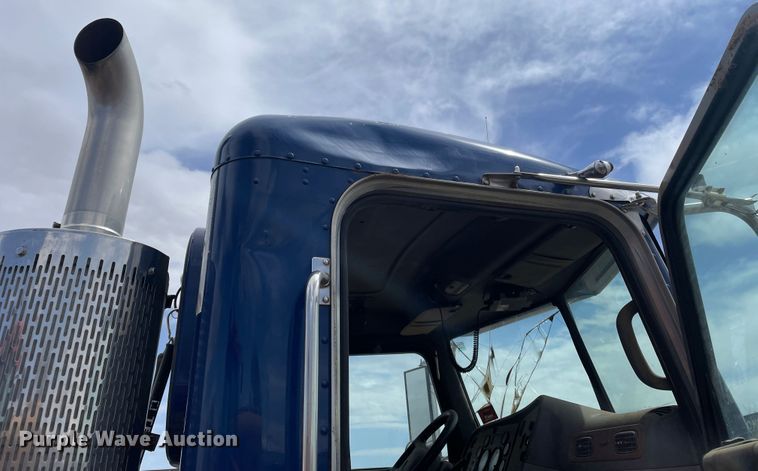 image for item DJ5029 2006 Peterbilt 385  semi truck