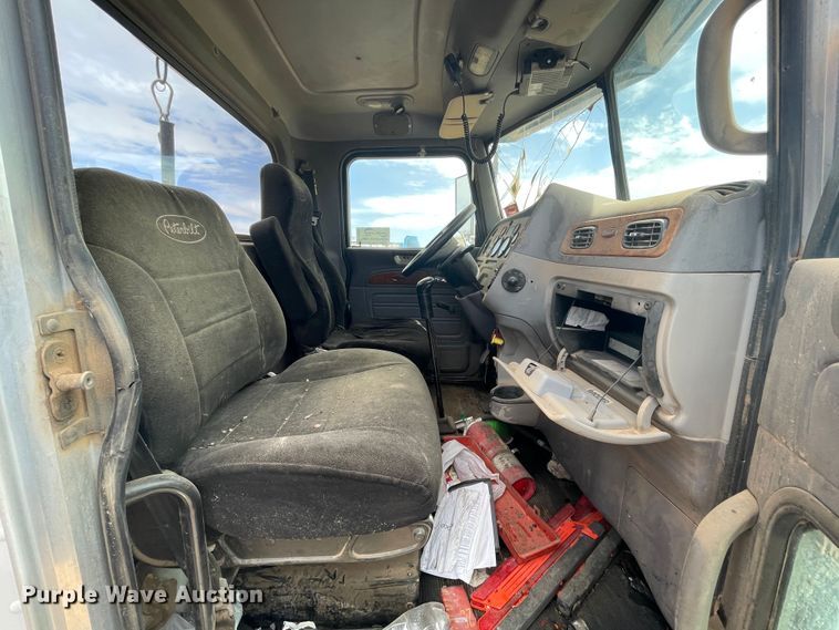 image for item DJ5029 2006 Peterbilt 385  semi truck