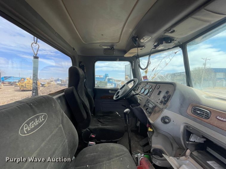 image for item DJ5029 2006 Peterbilt 385  semi truck