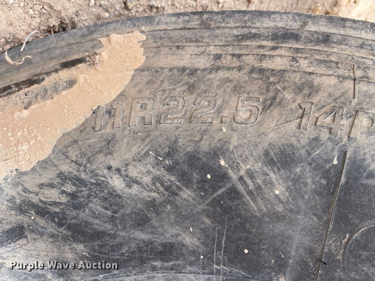 image for item DJ5029 2006 Peterbilt 385  semi truck