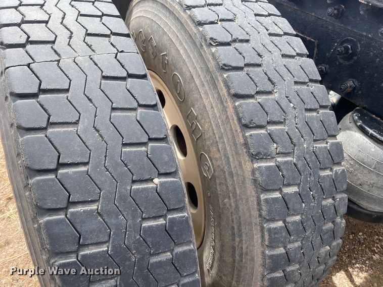 image for item DJ5029 2006 Peterbilt 385  semi truck