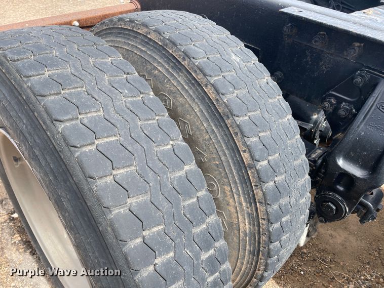 image for item DJ5029 2006 Peterbilt 385  semi truck