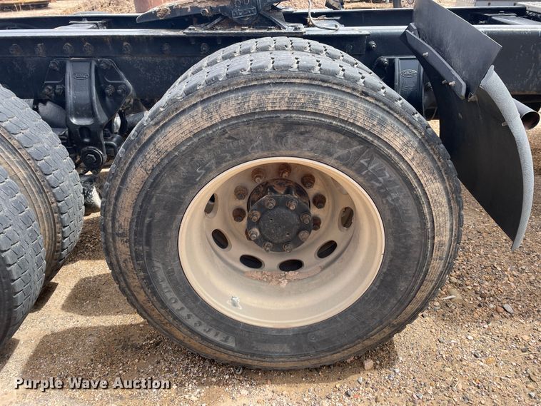 image for item DJ5029 2006 Peterbilt 385  semi truck