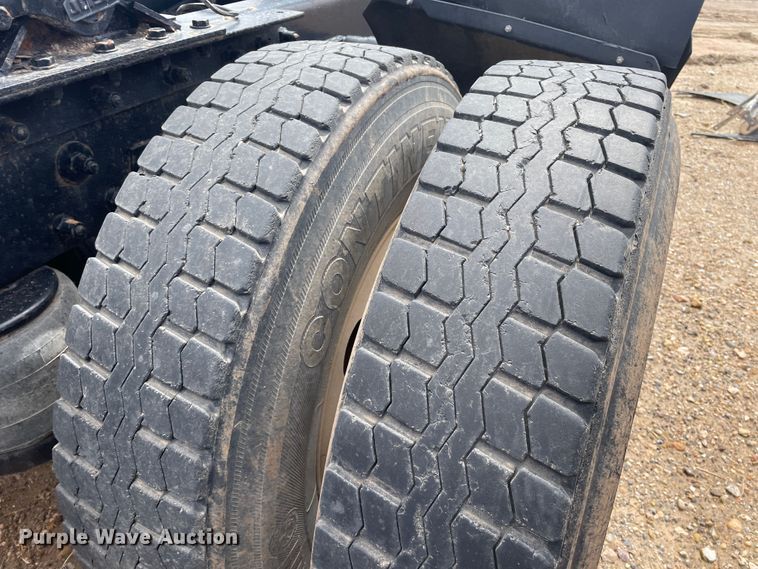 image for item DJ5029 2006 Peterbilt 385  semi truck