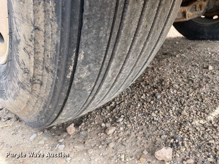 image for item DJ5029 2006 Peterbilt 385  semi truck