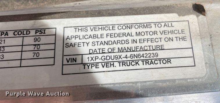 image for item DJ5029 2006 Peterbilt 385  semi truck