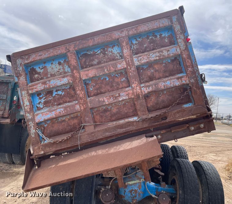 image for item DJ5030 1988 Kenworth T800  dump truck