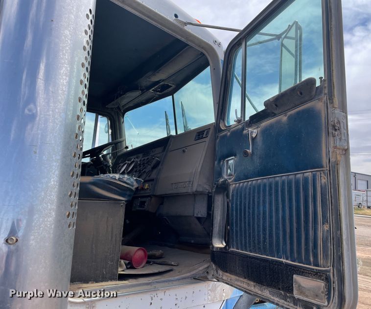 image for item DJ5030 1988 Kenworth T800  dump truck