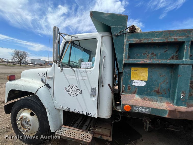 image for item DJ5031 1986 International 1654  dump truck