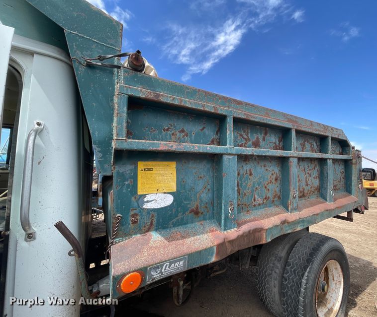image for item DJ5031 1986 International 1654  dump truck