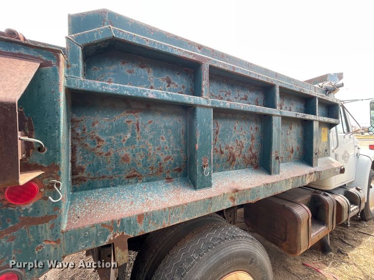 image for item DJ5031 1986 International 1654  dump truck