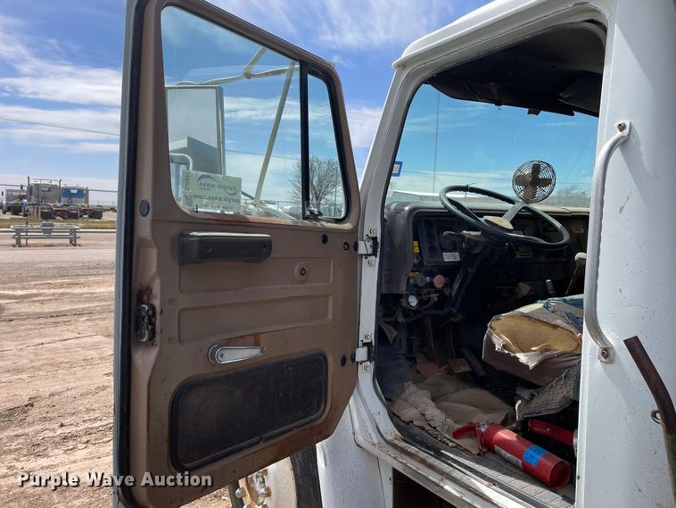 image for item DJ5031 1986 International 1654  dump truck