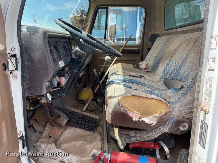 image for item DJ5031 1986 International 1654  dump truck