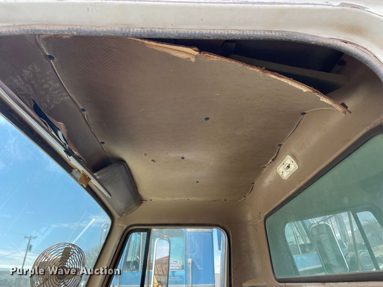 image for item DJ5031 1986 International 1654  dump truck