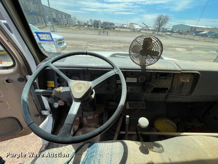 image for item DJ5031 1986 International 1654  dump truck