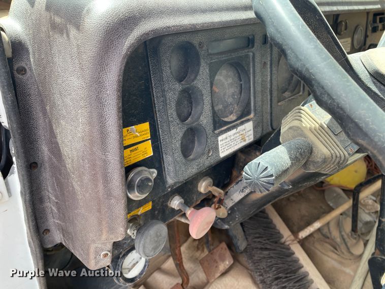 image for item DJ5031 1986 International 1654  dump truck