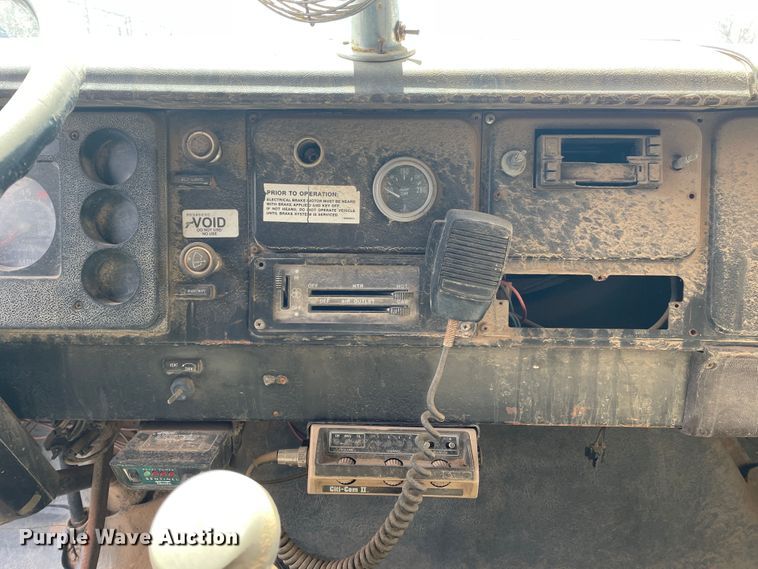 image for item DJ5031 1986 International 1654  dump truck