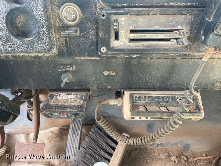 image for item DJ5031 1986 International 1654  dump truck