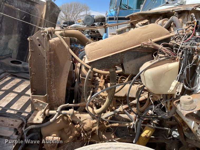 image for item DJ5031 1986 International 1654  dump truck