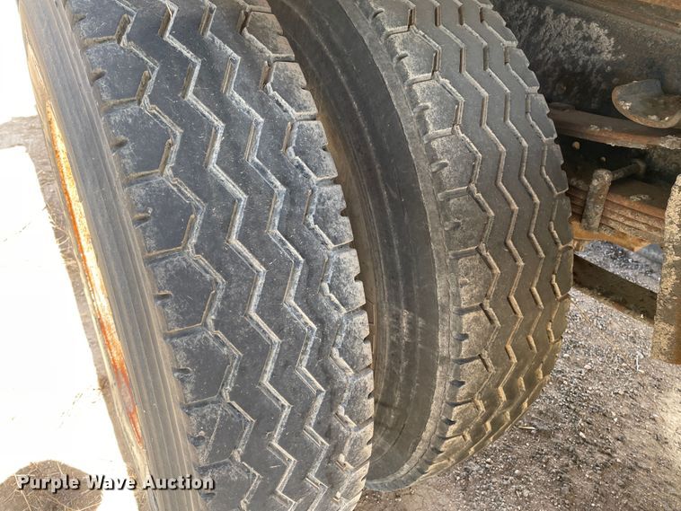 image for item DJ5031 1986 International 1654  dump truck