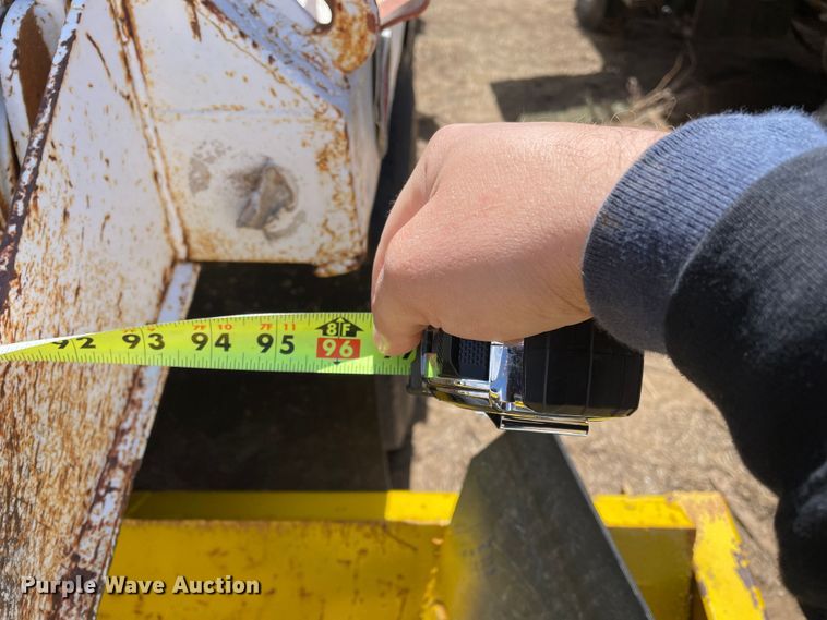 image for item DJ5032 1986 GMC C6000  dump truck