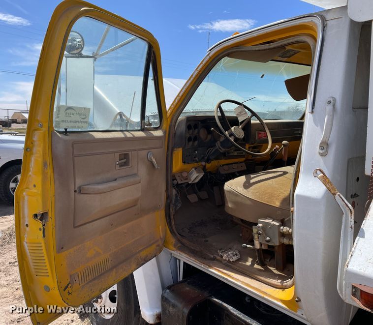 image for item DJ5032 1986 GMC C6000  dump truck