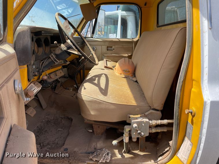 image for item DJ5032 1986 GMC C6000  dump truck