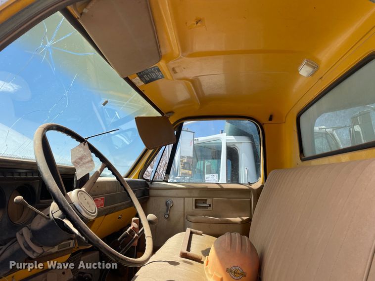 image for item DJ5032 1986 GMC C6000  dump truck