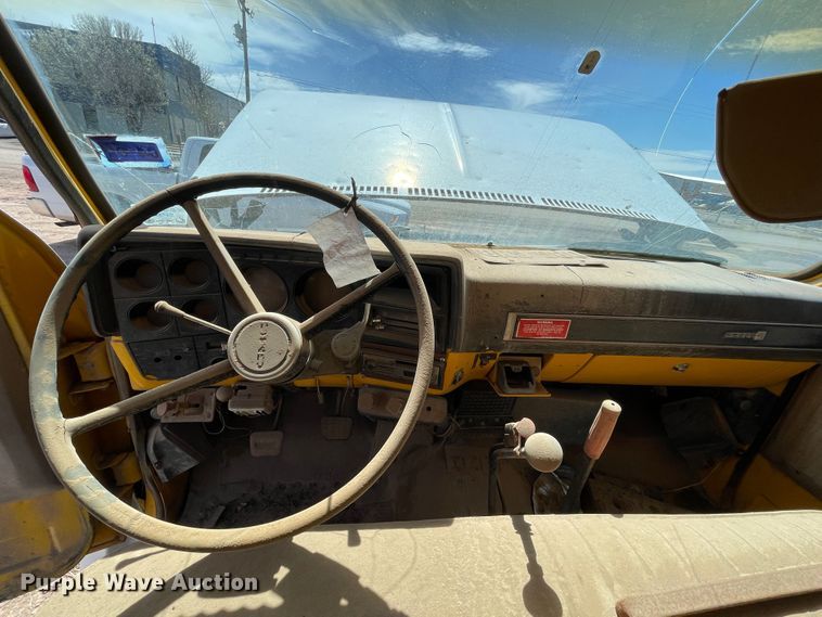 image for item DJ5032 1986 GMC C6000  dump truck