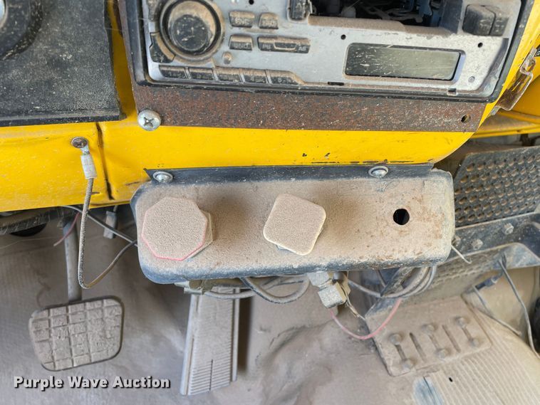 image for item DJ5032 1986 GMC C6000  dump truck