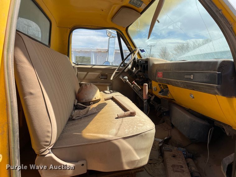 image for item DJ5032 1986 GMC C6000  dump truck