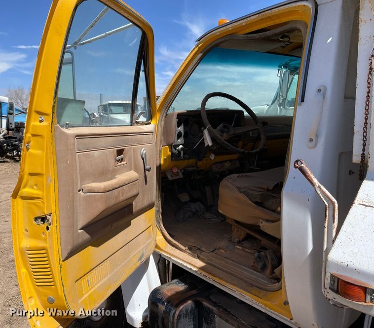 image for item DJ5033 1988 GMC C6000  dump truck