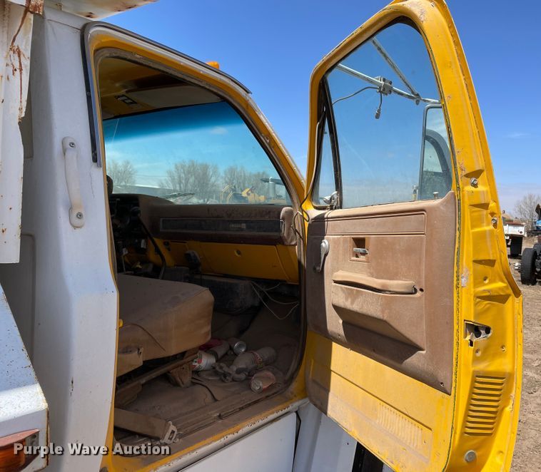 image for item DJ5033 1988 GMC C6000  dump truck