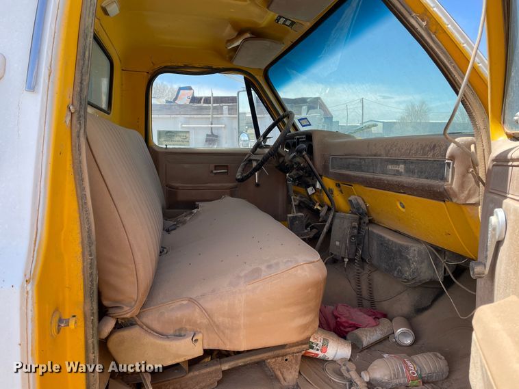 image for item DJ5033 1988 GMC C6000  dump truck