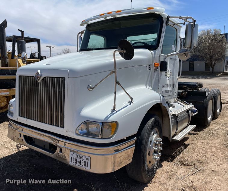 image for item DJ5034 2006 International 9200i  semi truck