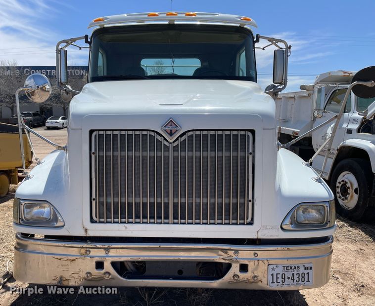 image for item DJ5034 2006 International 9200i  semi truck