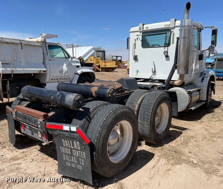 image for item DJ5034 2006 International 9200i  semi truck