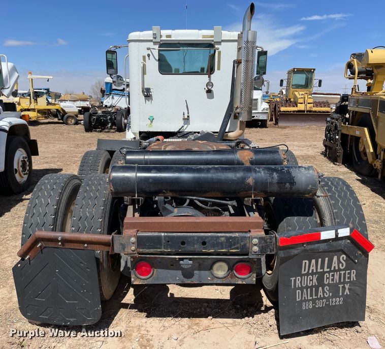 image for item DJ5034 2006 International 9200i  semi truck