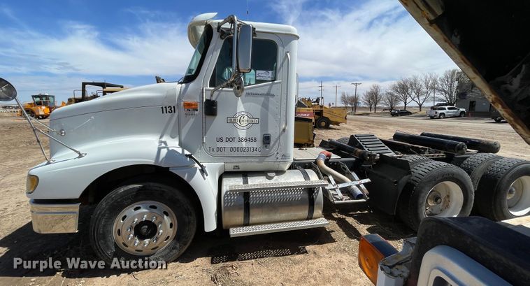 image for item DJ5034 2006 International 9200i  semi truck