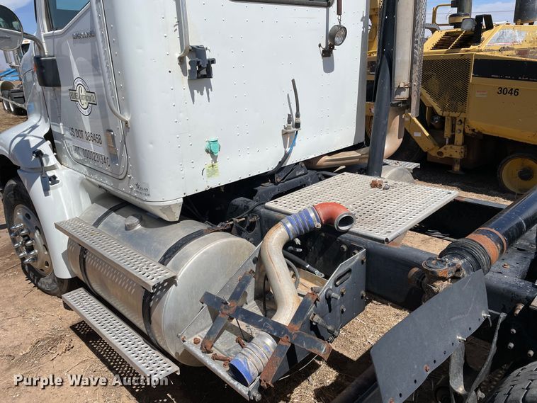 image for item DJ5034 2006 International 9200i  semi truck