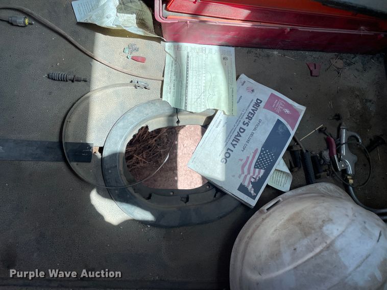 image for item DJ5034 2006 International 9200i  semi truck