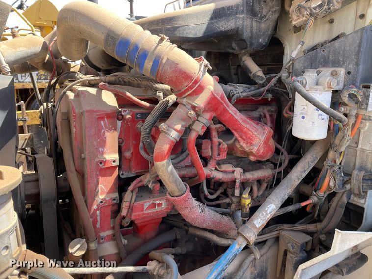 image for item DJ5034 2006 International 9200i  semi truck